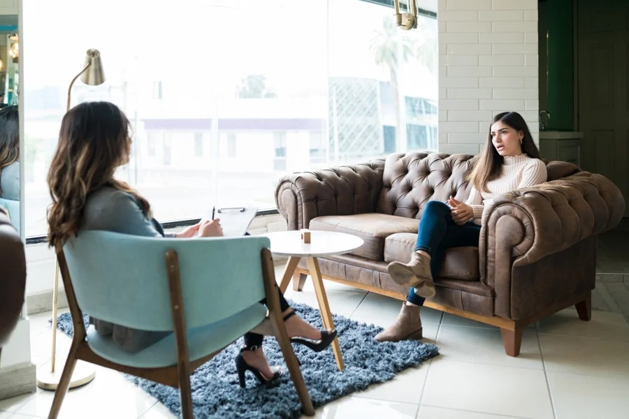 financial-anxiety-symptoms girl receiving professional advice for coping with financial anxiety